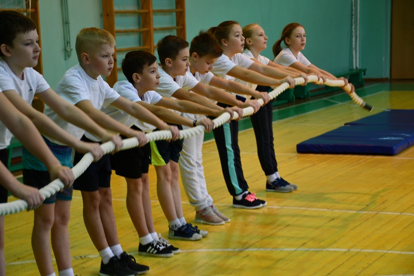 В лицей №1 прибыл новый спортивный инвентарь в рамках губернаторского проекта «Спорт – детям»