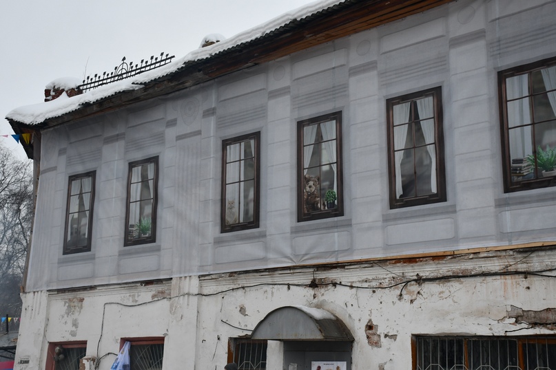 ОТДАТЬ ЗА РУБЛЬ - ИЛИ ПОТЕРЯТЬ:  На последнем заседании районного муниципального совета депутаты поддержали решение районной администрации продавать или отдавать исторические здания в аренду за символический рубль за квадратный метр