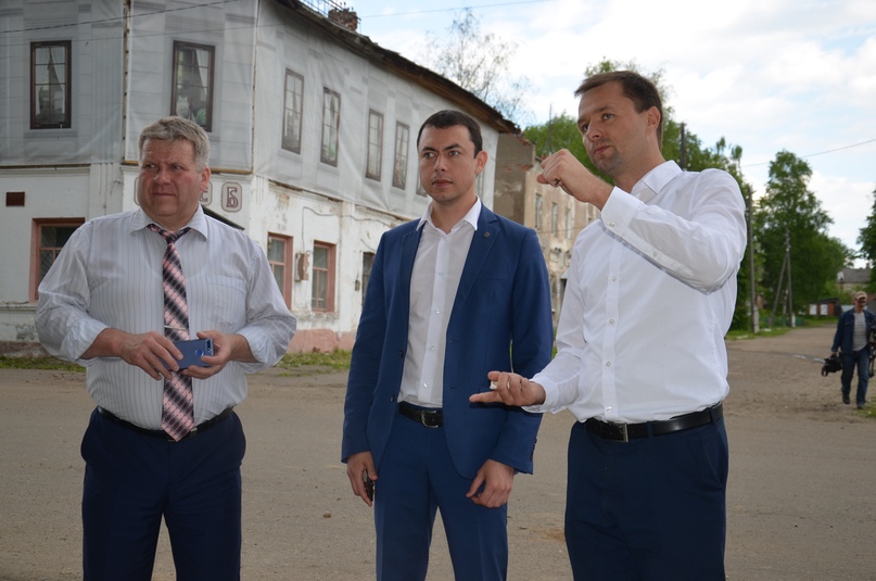 Глава Тутаевского района Дмитрий Юнусов, сопредседатель регионального штаба ОНФ Анатолий Упадышев, руководитель "Агентства по развитию Тутаевского района" Владимир Пшеничников, помощник главы района по вопросам левобережья Ирина Крутикова, председатель ТО