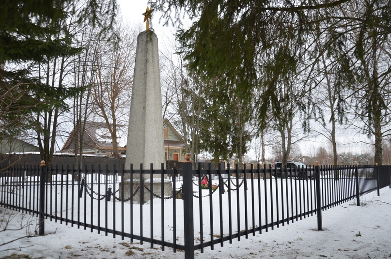 ВОЕННЫЕ ПАМЯТНИКИ НА ЛЕВОМ БЕРЕГУ К 75-летию Победы обрамляют новыми изящными оградами