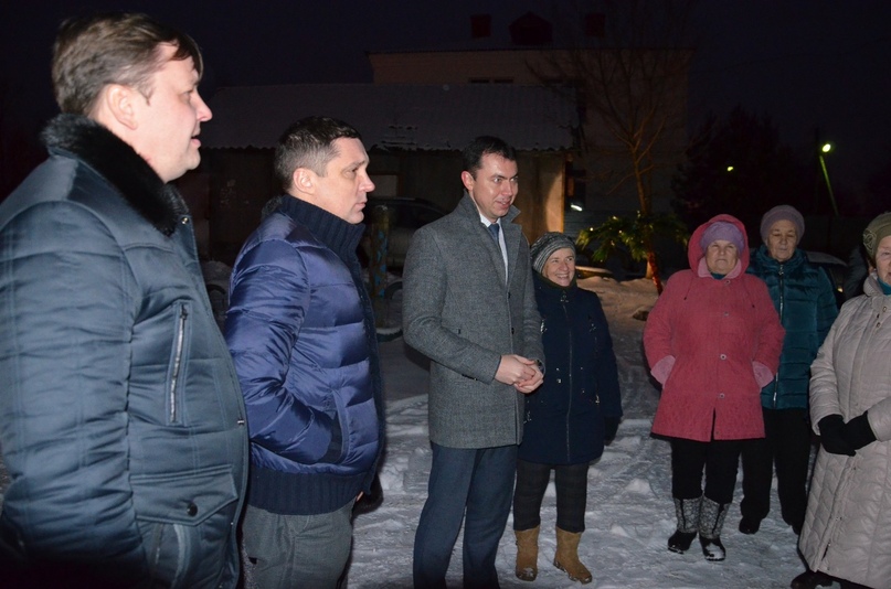 ЧТО СДЕЛАТЬ ВО ДВОРАХ? ЖИТЕЛИ ПРЕДЛАГАЮТ САМИ  В Константиновском сельском поселении провели очередные встречи с жителями по обсуждению благоустройства по губернаторскому проекту «Решаем вместе!»