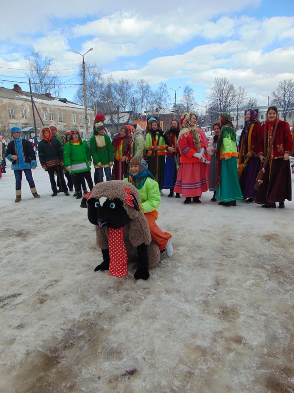 9 марта на левом берегу проходило народное гуляние широкая масленица