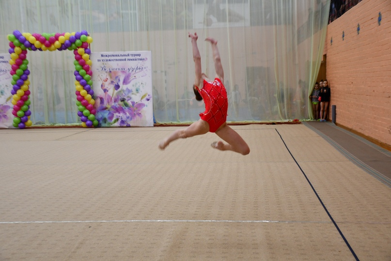 Великолепные грации сегодня выступали на коврах спортивной школы "Старт" в Тутаеве