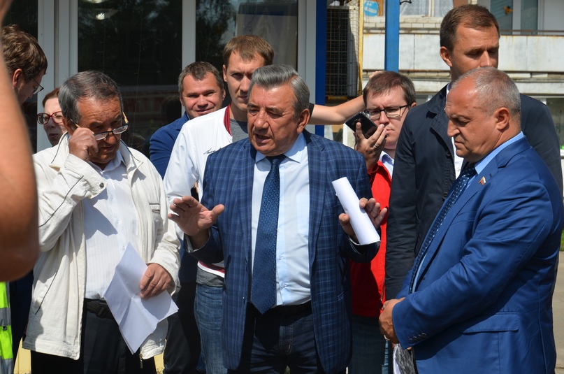 Представители регионального департамента дорожного хозяйства, органов местного самоуправления, депутаты Ярославской областной Думы и общественники ознакомились с ходом работ на объектах нацпроекта «Безопасные и качественные дороги» в Тутаевском районе