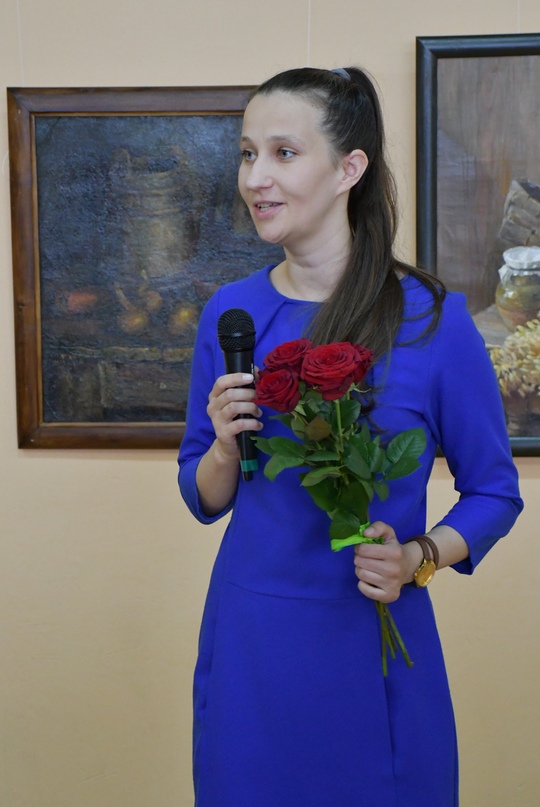 В молодежном центре «Галактика» открылась выставка картин известной тутаевской художницы Лидии Адриановой