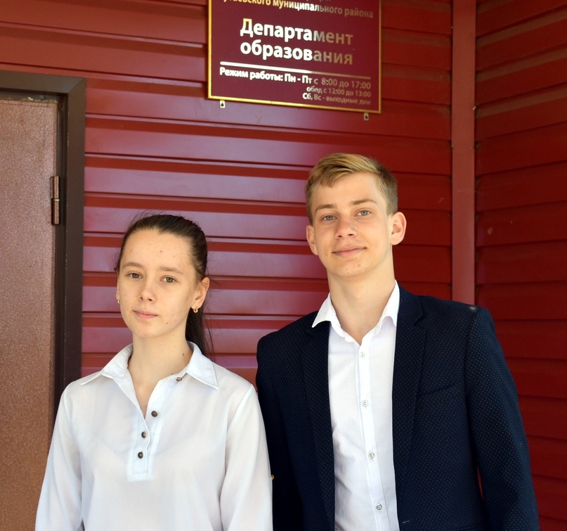 В эти минуты в Ярославле проходит торжественная церемония награждения победителей и призеров региональных олимпиад, в числе чествуемых – два старшеклассника из Тутаева