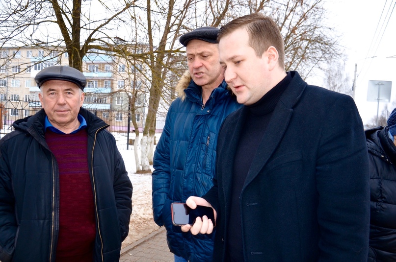 ПРЕПЯТСТВИЕ ЛИКВИДИРОВАНО   В Единую дежурно-диспетчерскую службу Тутаевского района по телефону 7-00-06 обратились жители города и сообщили о том, что на улице Моторостроителей возникли затруднения с проходом к школе № 6 и светофору