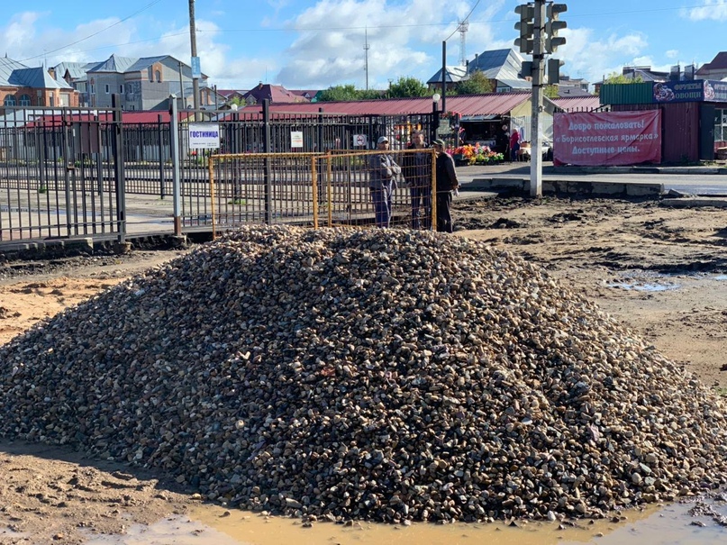 Новая городская среда: дорожка и парковка на улице Дементьева