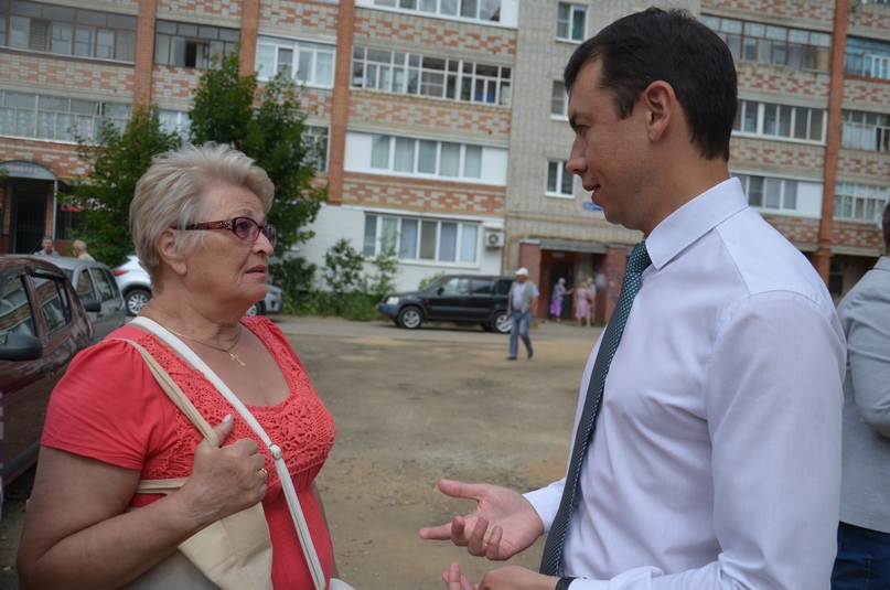 В Тутаеве ход работ по благоустройству на Волжской набережной и во дворах оценили представители Общероссийского народного фронта