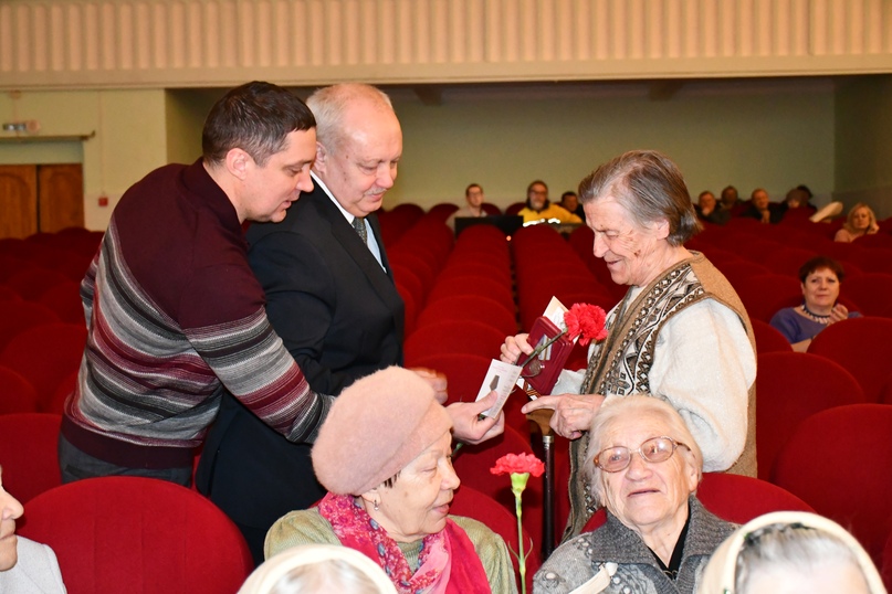 75 ЛЕТ ПОБЕДЫ: СПАСИБО ВАМ, ВЕТЕРАНЫ!   Первые лица продолжают вручать памятные медали в честь 75-летия Победы в Великой Отечественной войне ветеранам Тутаевского района