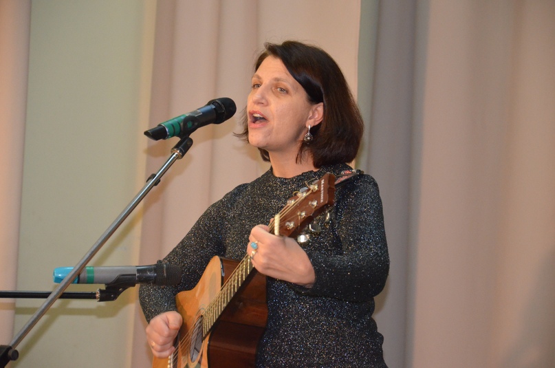 С ОТКРЫТОЙ ДУШОЙ И ДОБРЫМ СЕРДЦЕМ   В левобережной части города в районном Центре культуры и досуга отметили день инвалидов