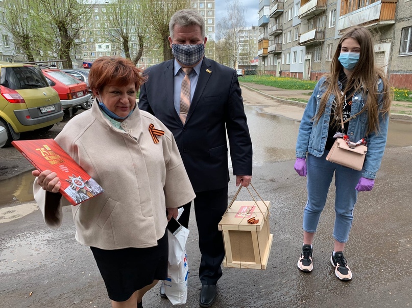 В преддверии 75-летия Великой Победы глава района Дмитрий Юнусов продолжает навещать ветеранов Великой Отечественной войны и поздравлять с приближающимся праздником