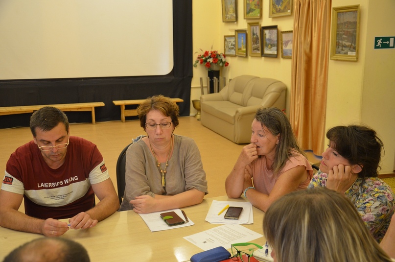 Как обеспечить жителей Левобережья возможность заниматься любимыми видами спорта? Что нужно сделать для того, чтобы проекты с романовской стороны побеждали на конкурсе грантов поддержки активистов и общественных организаций? Эти и другие вопросы обсудили 