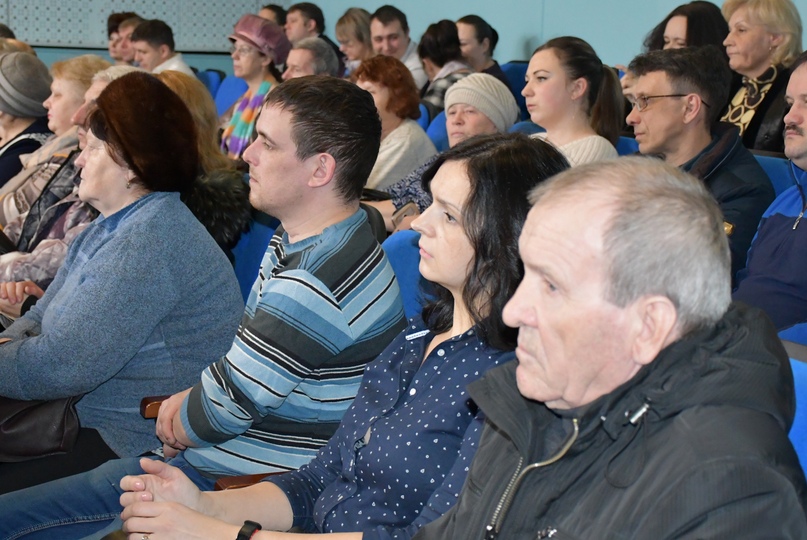 В Тутаеве прошла встреча с жителями, в которой приняли участие члены АСЖ «Ярославия», областные депутаты, представители районной власти, надзорных органов и «ТНС Энерго»   Вместе со старшими по домам и руководителями управляющих компаний обсуждали вопросы