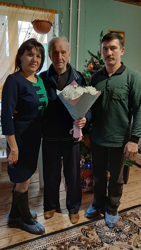 ПОЗДРАВИЛИ ВЕТЕРАНОВ