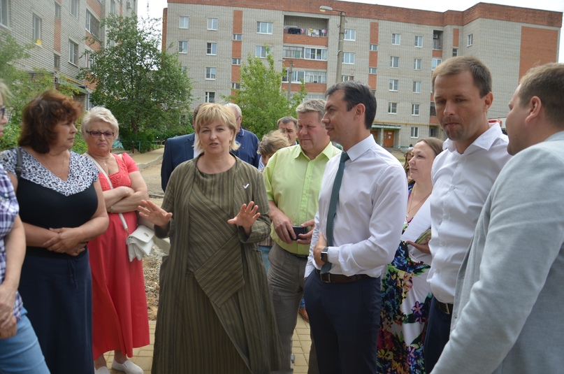 В Тутаеве ход работ по благоустройству на Волжской набережной и во дворах оценили представители Общероссийского народного фронта