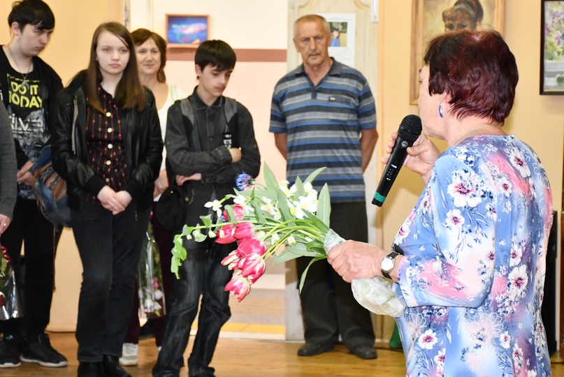 В молодежном центре «Галактика» открылась выставка картин известной тутаевской художницы Лидии Адриановой