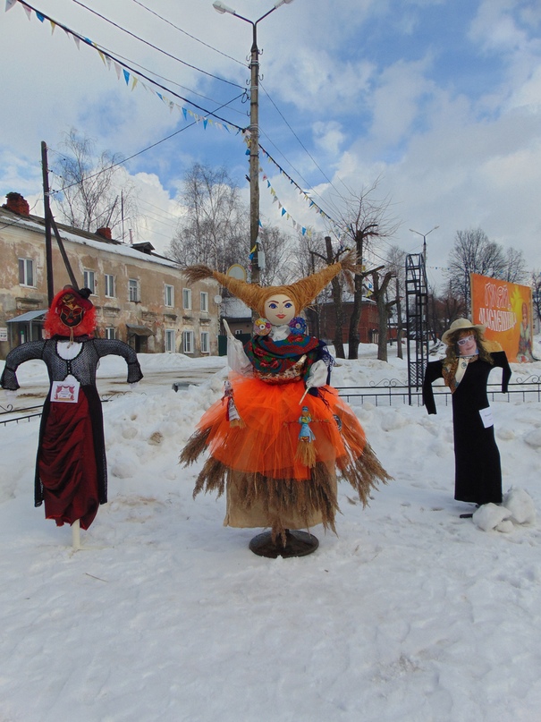 9 марта на левом берегу проходило народное гуляние широкая масленица