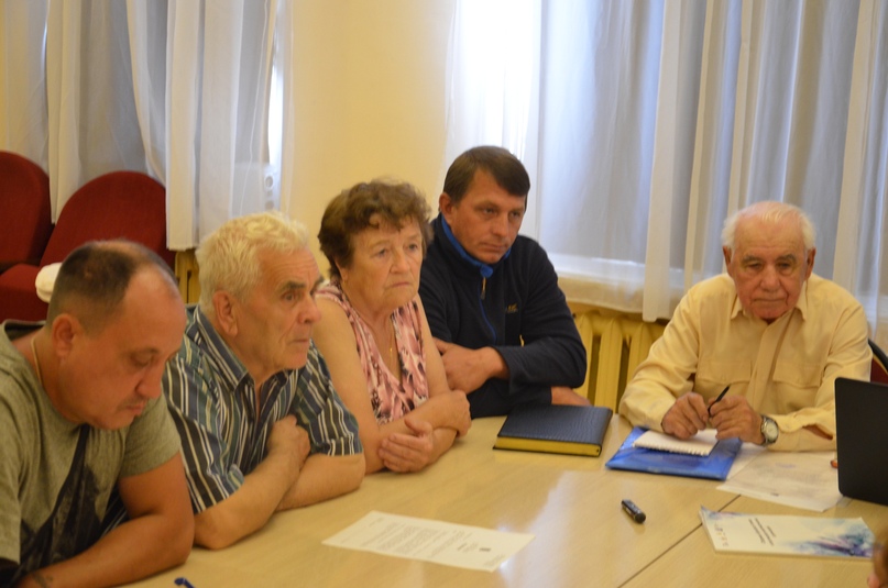 Как обеспечить жителей Левобережья возможность заниматься любимыми видами спорта? Что нужно сделать для того, чтобы проекты с романовской стороны побеждали на конкурсе грантов поддержки активистов и общественных организаций? Эти и другие вопросы обсудили 