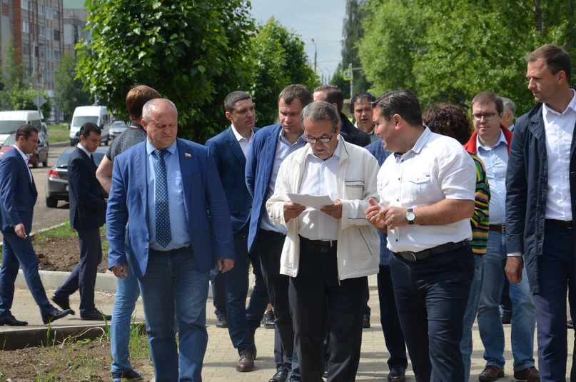 Представители регионального департамента дорожного хозяйства, органов местного самоуправления, депутаты Ярославской областной Думы и общественники ознакомились с ходом работ на объектах нацпроекта «Безопасные и качественные дороги» в Тутаевском районе