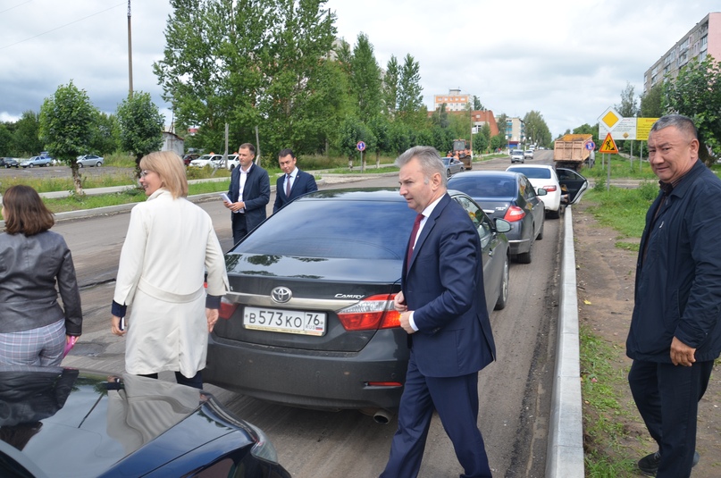Представительная делегация во главе с членом Совета Федерации Федерального Собрания Российской Федерации Игорем Каграманяном посетила в Тутаеве ряд объектов благоустройства и дорожного строительства