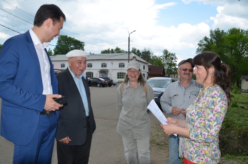 Глава Тутаевского района Дмитрий Юнусов, сопредседатель регионального штаба ОНФ Анатолий Упадышев, руководитель "Агентства по развитию Тутаевского района" Владимир Пшеничников, помощник главы района по вопросам левобережья Ирина Крутикова, председатель ТО