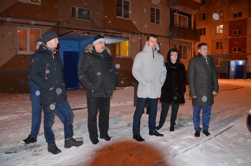 ЧТО СДЕЛАТЬ ВО ДВОРАХ? ЖИТЕЛИ ПРЕДЛАГАЮТ САМИ  В Константиновском сельском поселении провели очередные встречи с жителями по обсуждению благоустройства по губернаторскому проекту «Решаем вместе!»