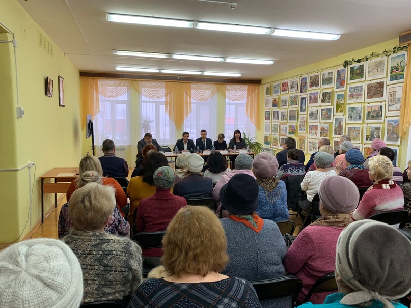 ОБСУДИЛИ С ЖИТЕЛЯМИ ВОПРОСЫ ЖКХ И БЛАГОУСТРОЙСТВА В Центральной библиотеке состоялась встреча с жителями