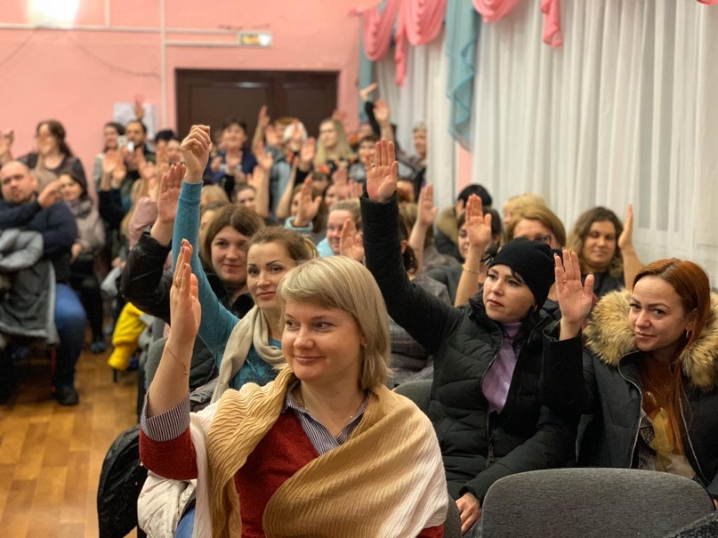 ЗАЧЕМ ШКОЛЕ №6 НОВАЯ ПЛОЩАДКА Определились в ходе встречи с общественностью