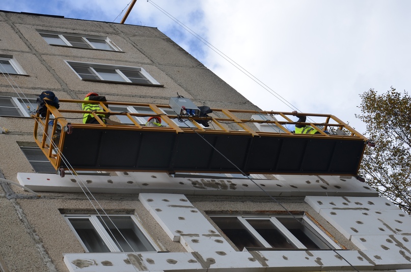 Также в ходе визита проверили ход работ по линии регионального Фонда капитального ремонта в Тутаеве и Константиновском