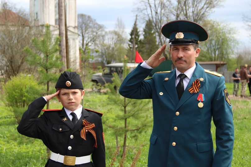 В Артемьевском сельском поселении почтили память ветеранов Великой Отечественной войны автопробегом с возложением цветов к мемориалам и памятникам