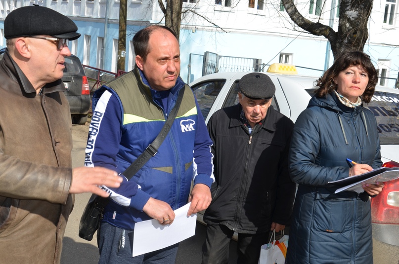 В левобережной части города представители администрации, муниципального учреждения «Агентство по развитию ТМР», подрядной организации и общественности проинспектировали объекты дорожного строительства у которых еще не истек гарантийный срок