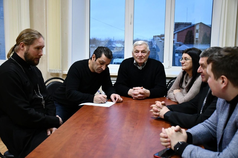 ПОПОЛНЕНИЕ В РЯДАХ СОВЕТА ПРИ ПОЛИЦИИ  Директор муниципального информационного центра «Берега» Виталий Бортяков вошел в Общественный совет при Тутаевском МО МВД России