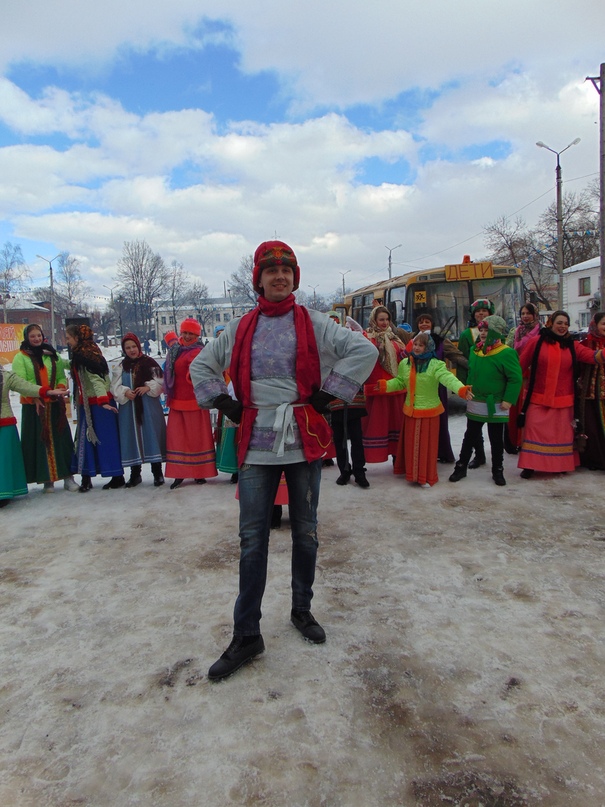 9 марта на левом берегу проходило народное гуляние широкая масленица