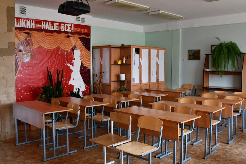 НОВЫЕ ПИЩЕБЛОКИ – К УЧЕБНОМУ ГОДУ  В школах сегодня непривычно тихо и пахнет краской