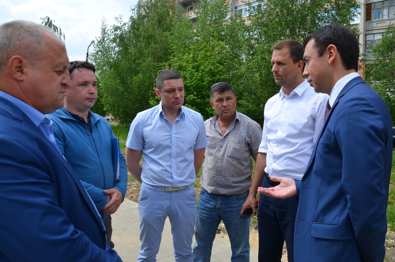 В Тутаевском районе ход работ по благоустройству контролируется главой Дмитрием Юнусовым, администрацией, "Агентством по развитию ТМР", депутатами Ярославской областной Думы от Тутаевского района и представителями общественности