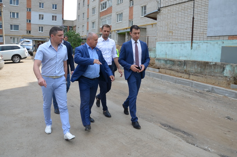 В Тутаевском районе ход работ по благоустройству контролируется главой Дмитрием Юнусовым, администрацией, "Агентством по развитию ТМР", депутатами Ярославской областной Думы от Тутаевского района и представителями общественности