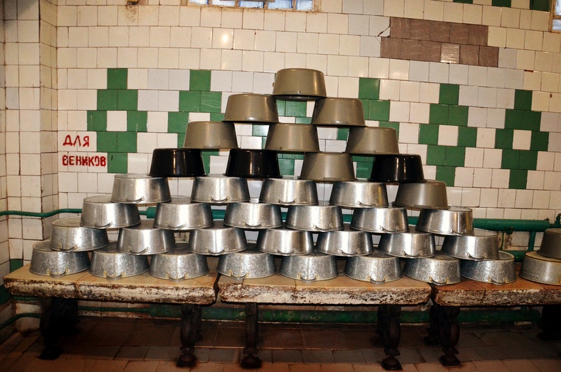 ОБЩЕСТВЕННАЯ БАНЯ: ДАМЫ СУЕТЯТСЯ, МУЖЧИНЫ ПАРЯТСЯ