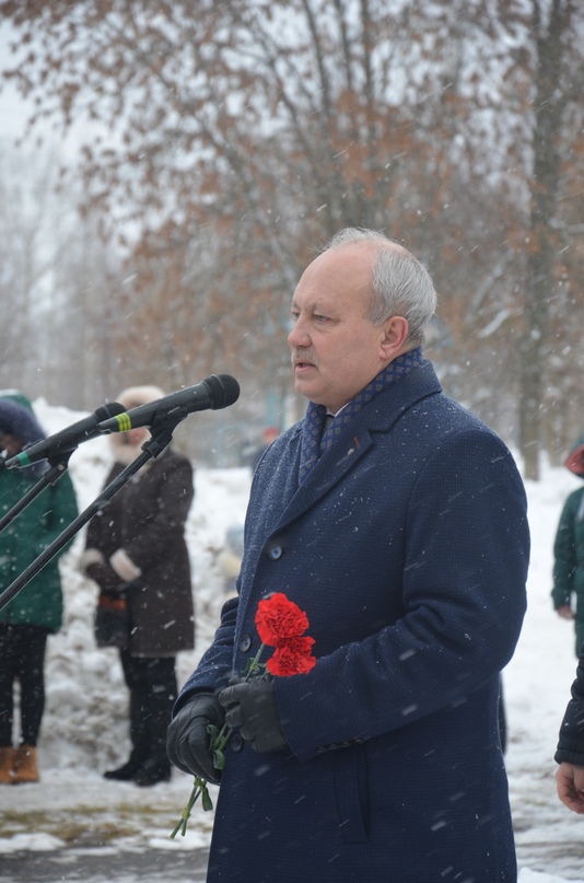 Сегодня у памятника воинам, погибшим в Афганистане и других горячих точках, состоялся митинг памяти
