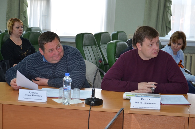 На внеочередном заседании муниципального совета района депутаты приняли решение о ликвидации двух муниципальных унитарных предприятий и создании одного нового