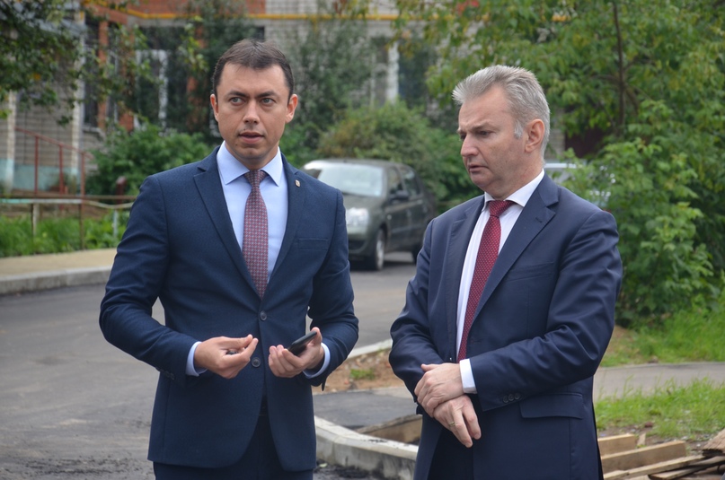 Представительная делегация во главе с членом Совета Федерации Федерального Собрания Российской Федерации Игорем Каграманяном посетила в Тутаеве ряд объектов благоустройства и дорожного строительства