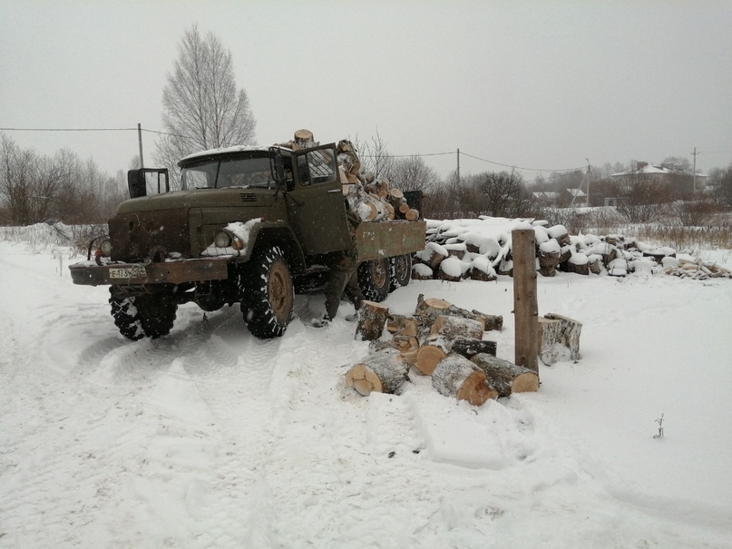 КАК РАЗ КСТАТИ!  В левобережной части города жители, которым требовались дрова, смогли получить их бесплатно от муниципального учреждения «Агентство по развитию Тутаевского района»