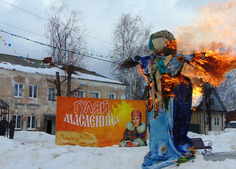 9 марта на левом берегу проходило народное гуляние широкая масленица