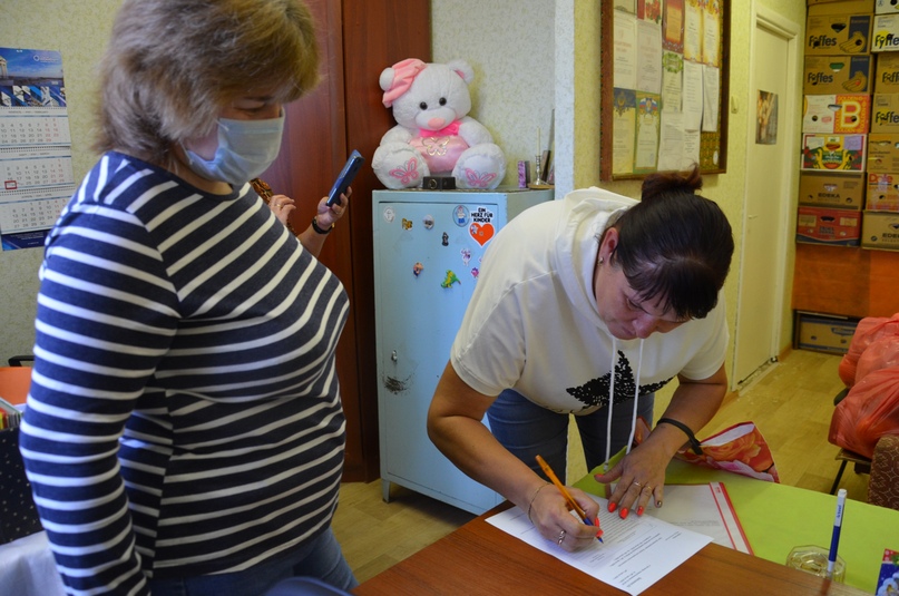 Вручили 15 продуктовых наборов многодетным