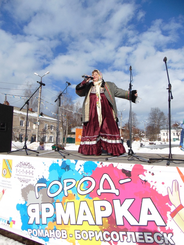 9 марта на левом берегу проходило народное гуляние широкая масленица