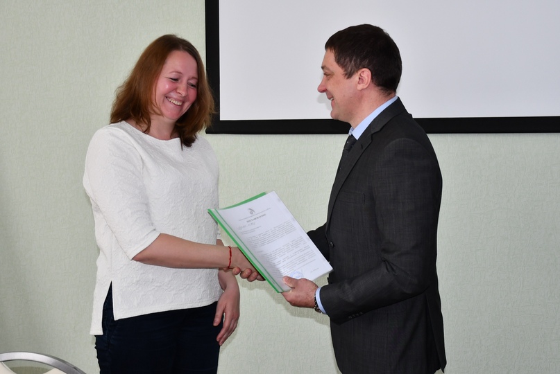 Сегодня в администрации Тутаевского района многодетным семьям вручили документы на земельные участки под индивидуальную жилищную застройку и ведение личного подсобного хозяйства