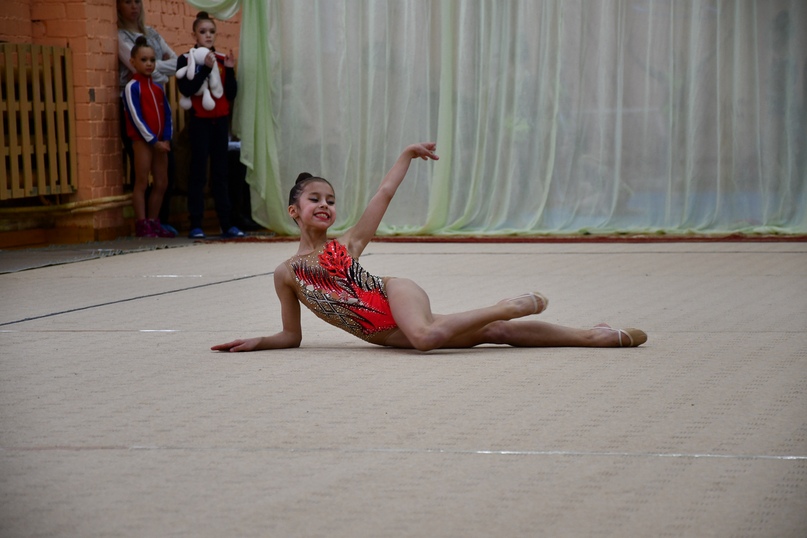 Великолепные грации сегодня выступали на коврах спортивной школы "Старт" в Тутаеве