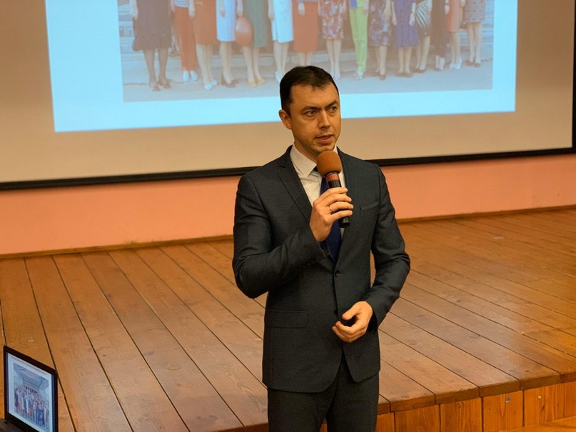 ЗАЧЕМ ШКОЛЕ №6 НОВАЯ ПЛОЩАДКА Определились в ходе встречи с общественностью