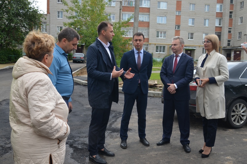 Представительная делегация во главе с членом Совета Федерации Федерального Собрания Российской Федерации Игорем Каграманяном посетила в Тутаеве ряд объектов благоустройства и дорожного строительства