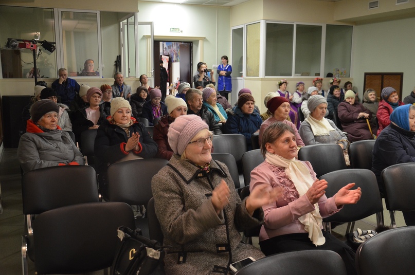 С ОТКРЫТОЙ ДУШОЙ И ДОБРЫМ СЕРДЦЕМ   В левобережной части города в районном Центре культуры и досуга отметили день инвалидов